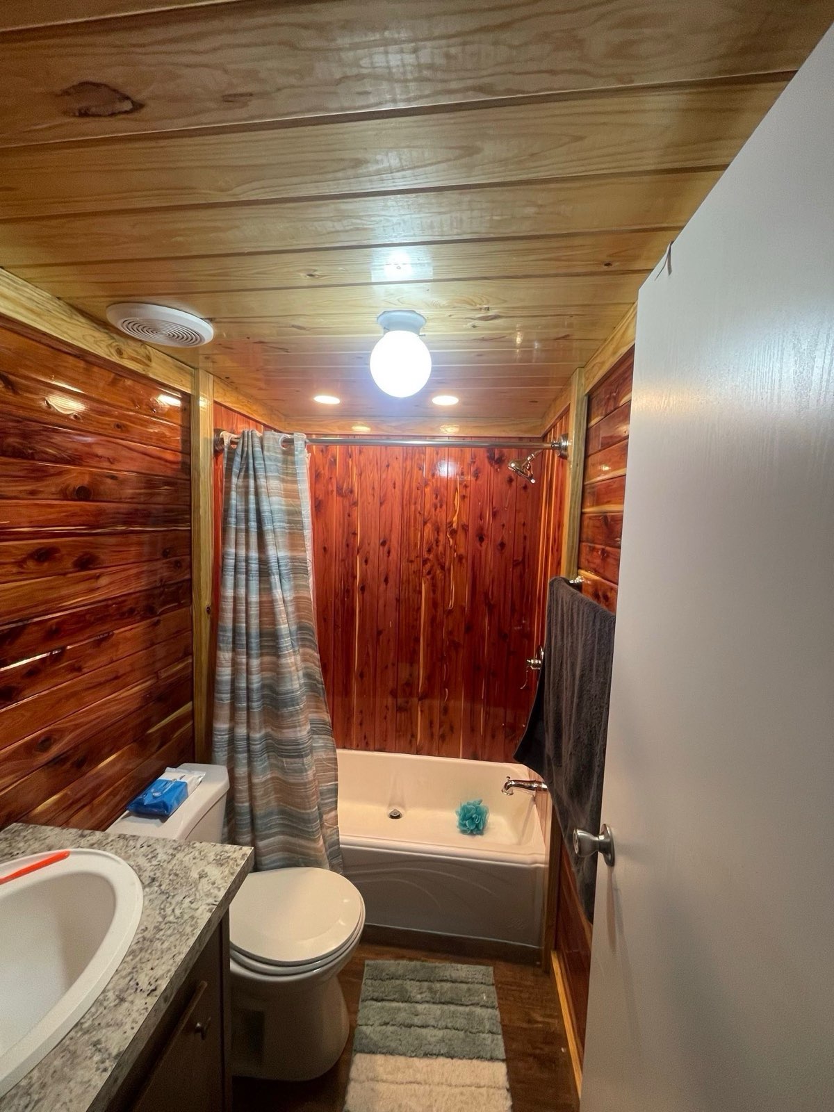 Eastern Red Cedar V-Groove Wall Panels 1x6x8'