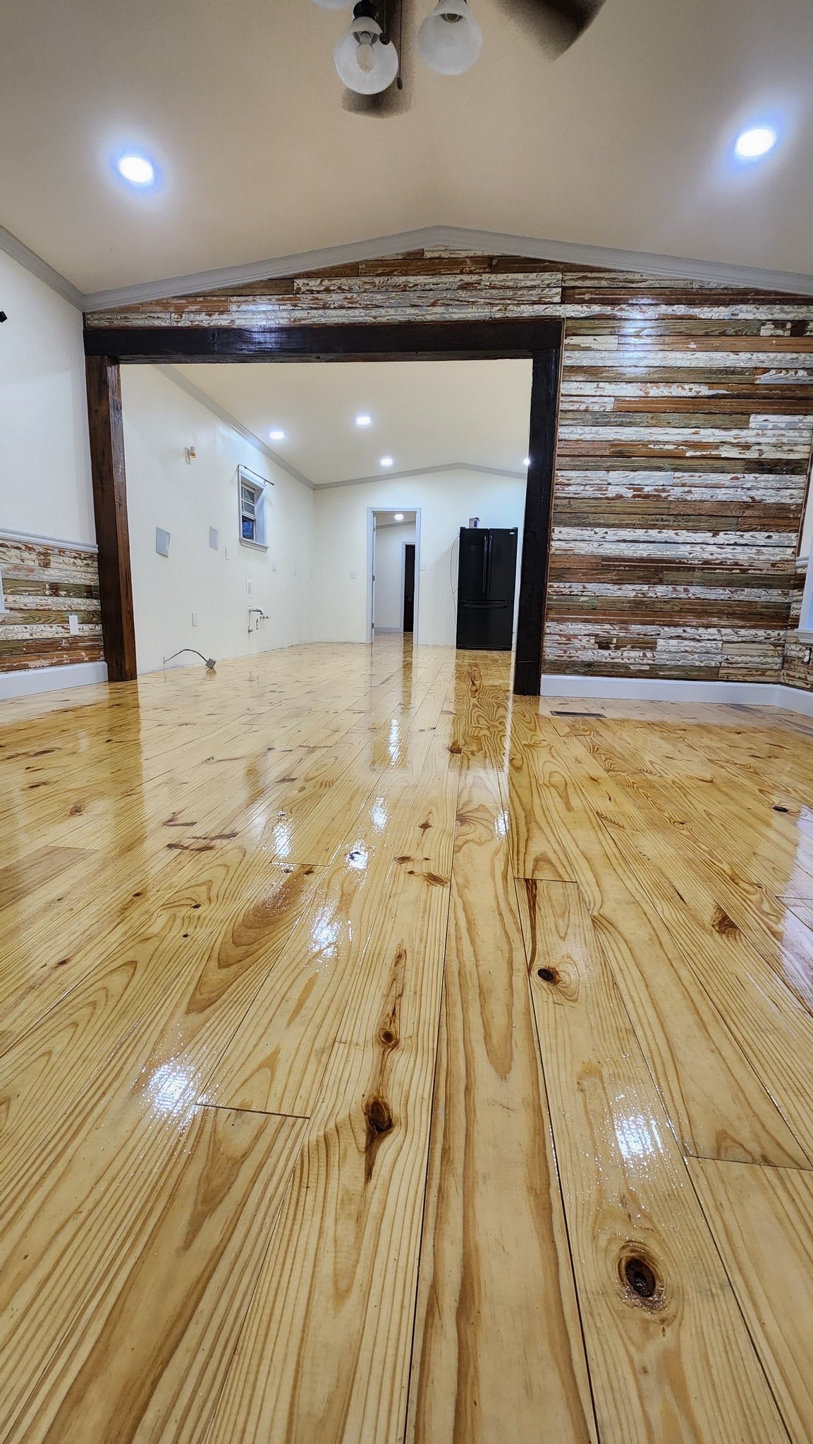 T&G Flooring 1x6x10' Knotty #2 Pine