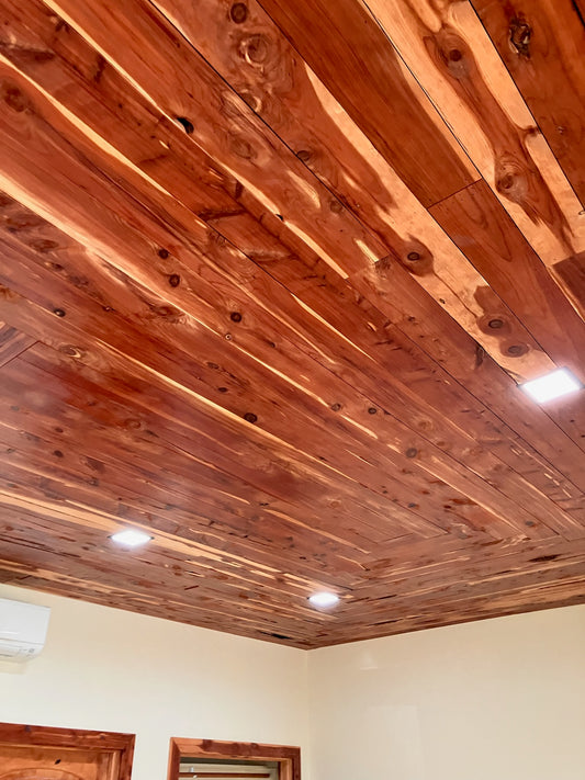 Paneles de pared de cedro rojo del este con ranuras en V, longitudes mixtas de 1 x 6 x 8' a 10'