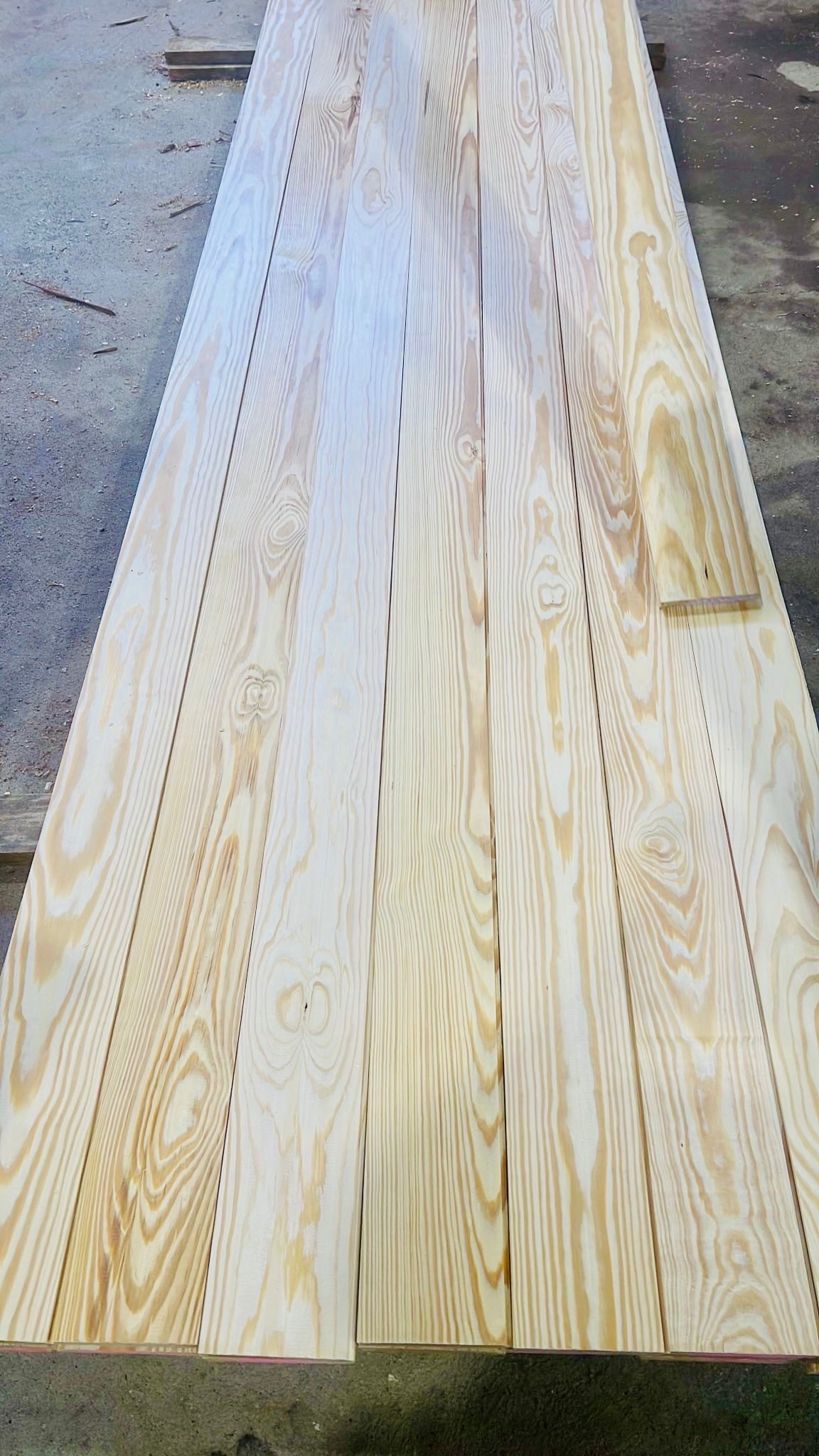 T&G Flooring 1x6x10' #1 D Grade Clear-Grain Pine