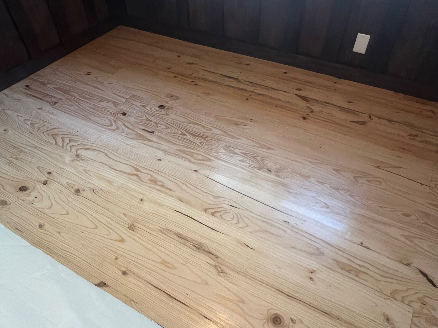 T&G Flooring 1x6x10' Knotty #2 Pine