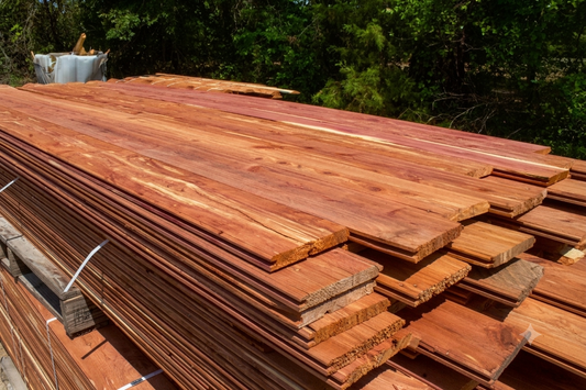 Paneles de pared de cedro rojo del este con ranuras en V, longitudes mixtas de 1 x 6 x 8' a 10'