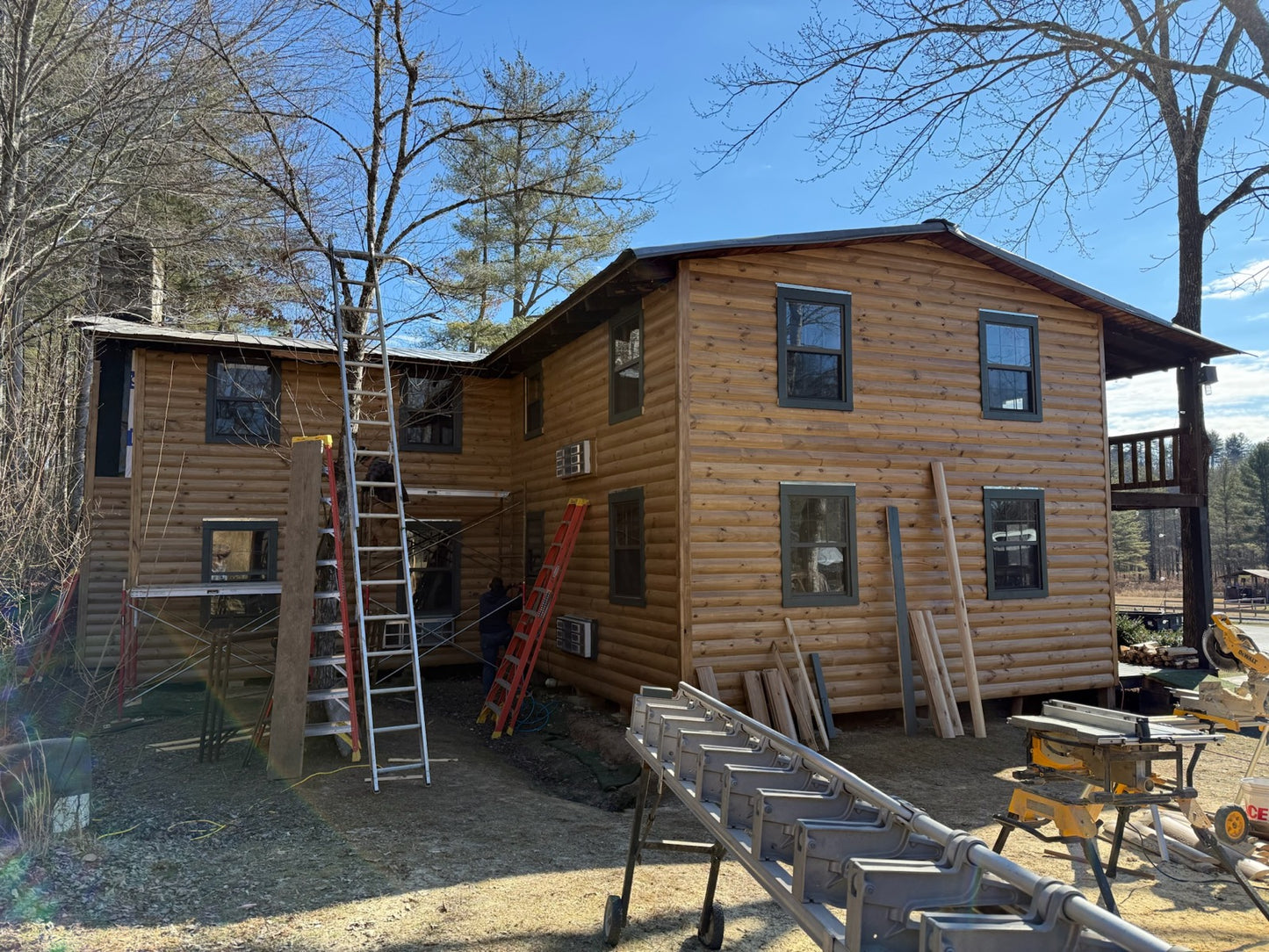 Revestimiento de cabaña de troncos de pino nudoso de grado n.° 2 de 2 x 8 x 10 pies