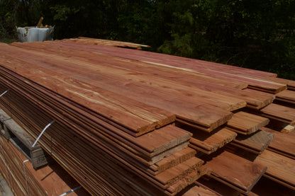 Paneles de pared de cedro rojo del este con ranuras en V, longitudes mixtas de 1 x 6 x 8' a 10'