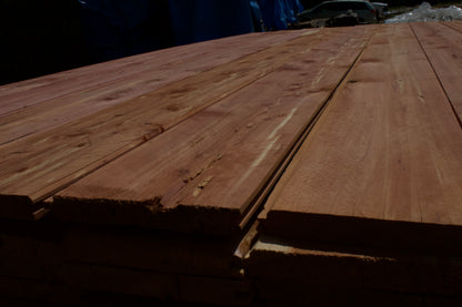 Paneles de pared de cedro rojo del este con ranuras en V, longitudes mixtas de 1 x 6 x 8' a 10'