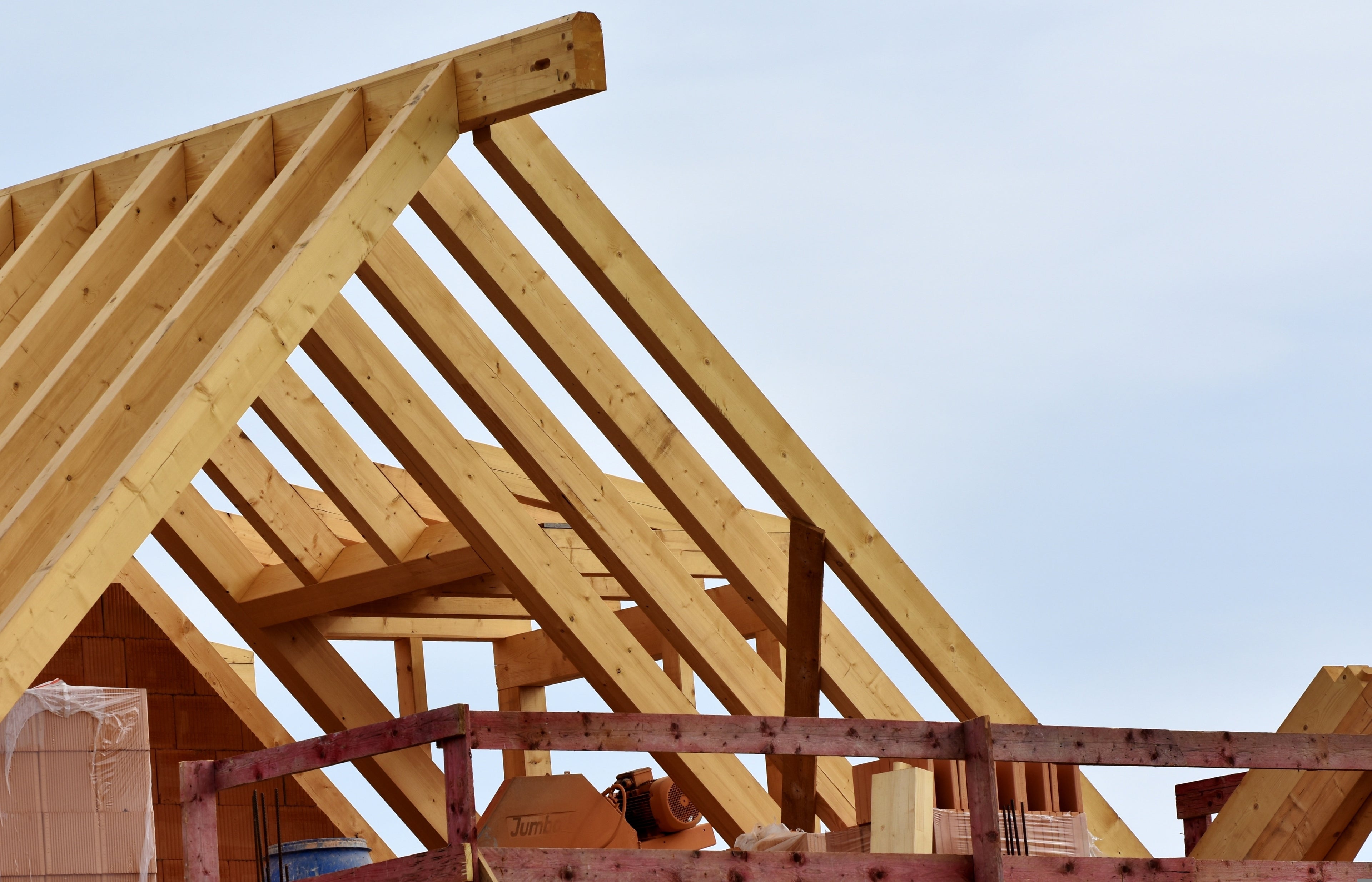 Timber Frame House Trusses Ready for Ceiling and Roofing and Plywood